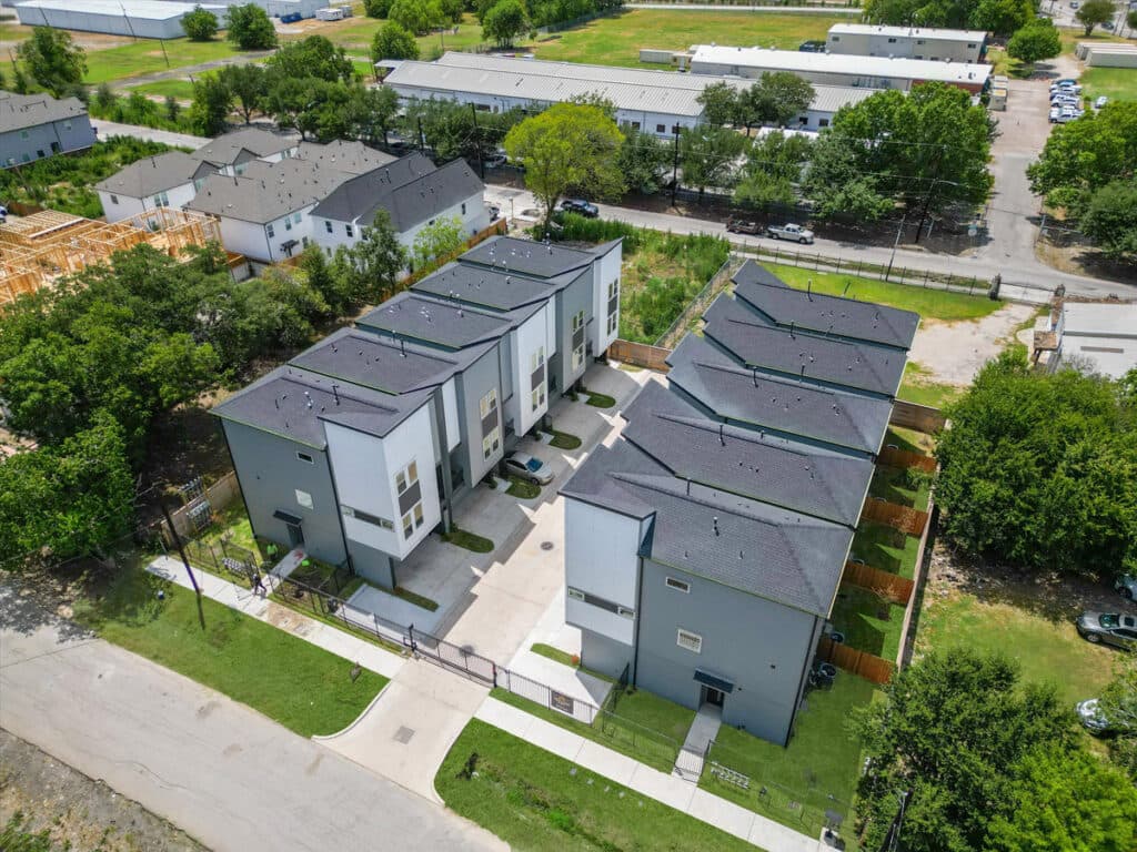 Skyline at Peerless — modern townhomes in Greater Third Ward, Houston